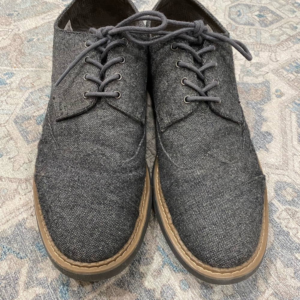 TOMS Men’s Barely Worn Fabric Lace Up Gray Shoes